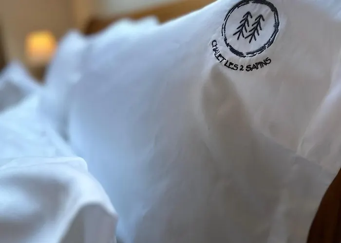 Les 2 Sapins - 10 Personnes - Lits Faits, Serviettes Et Menage Inclus Rochesson