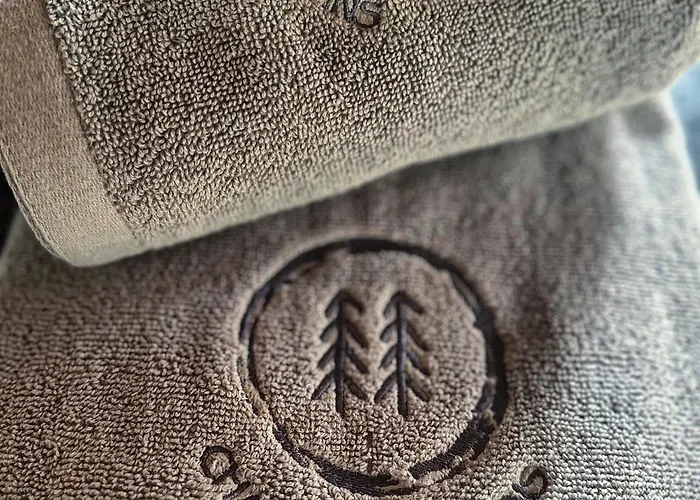 Les 2 Sapins - 10 Personnes - Lits Faits, Serviettes Et Menage Inclus * Rochesson